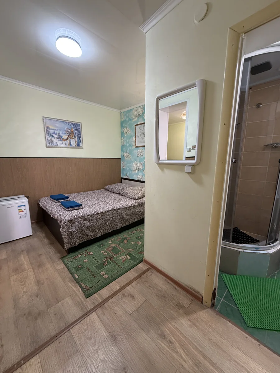 Номер с односпальной кроватью и собственным санузлом